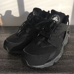 Nike All Black Air Huarache size 10